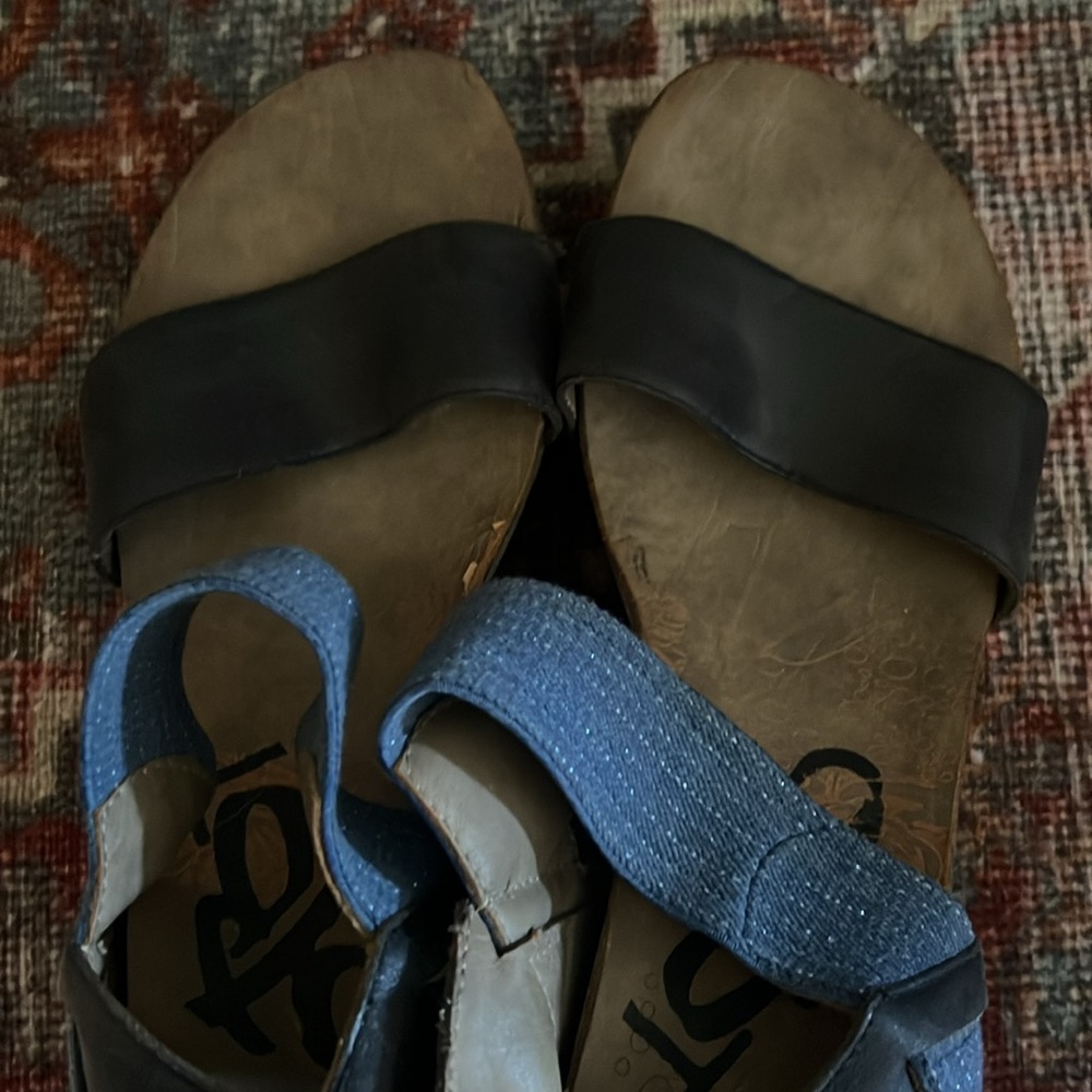 OTBT blue and black wedge. Size 9. - Picture 4 of 4
